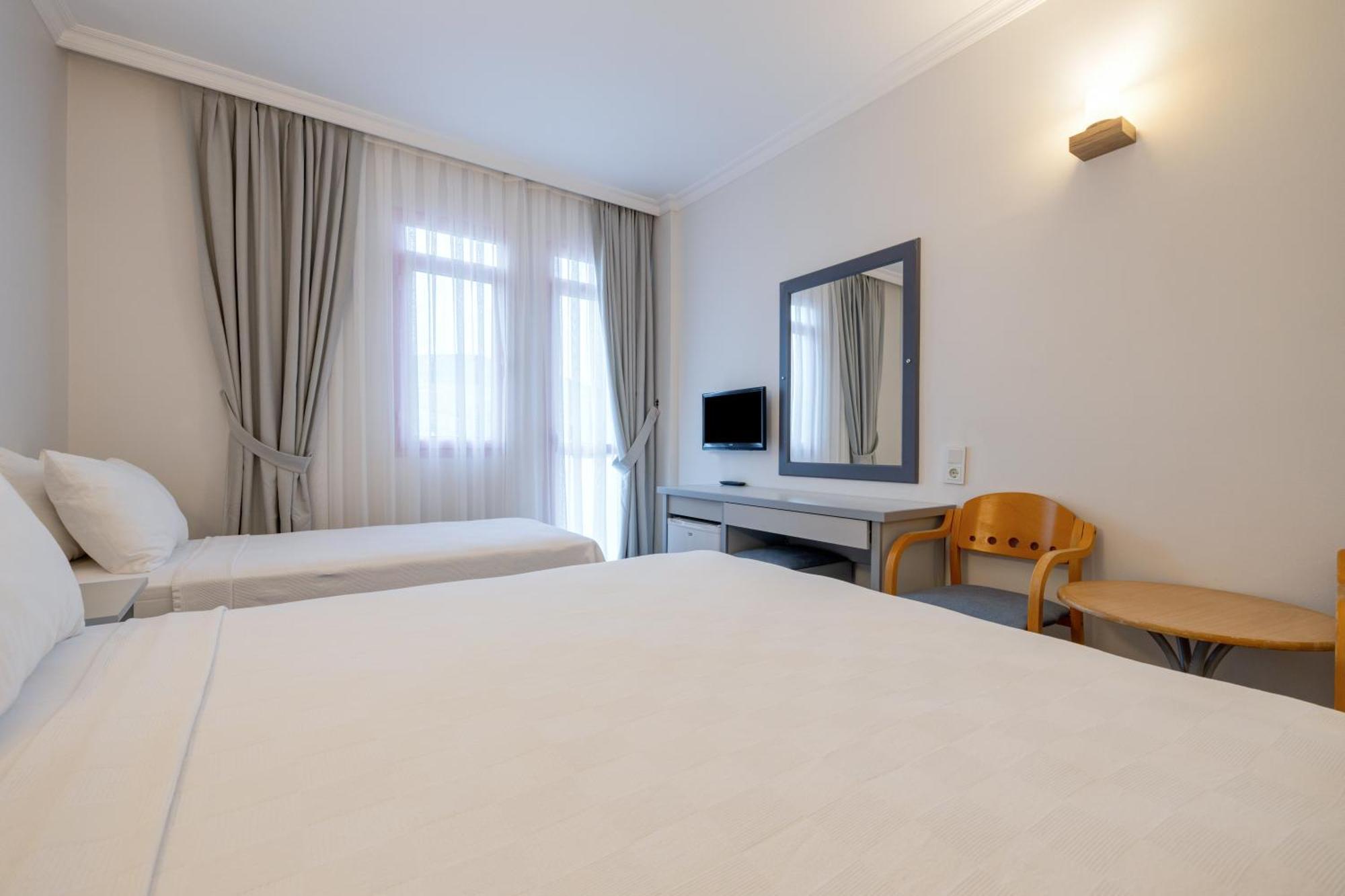 Hanedan Beach Hotel Foca Exterior photo