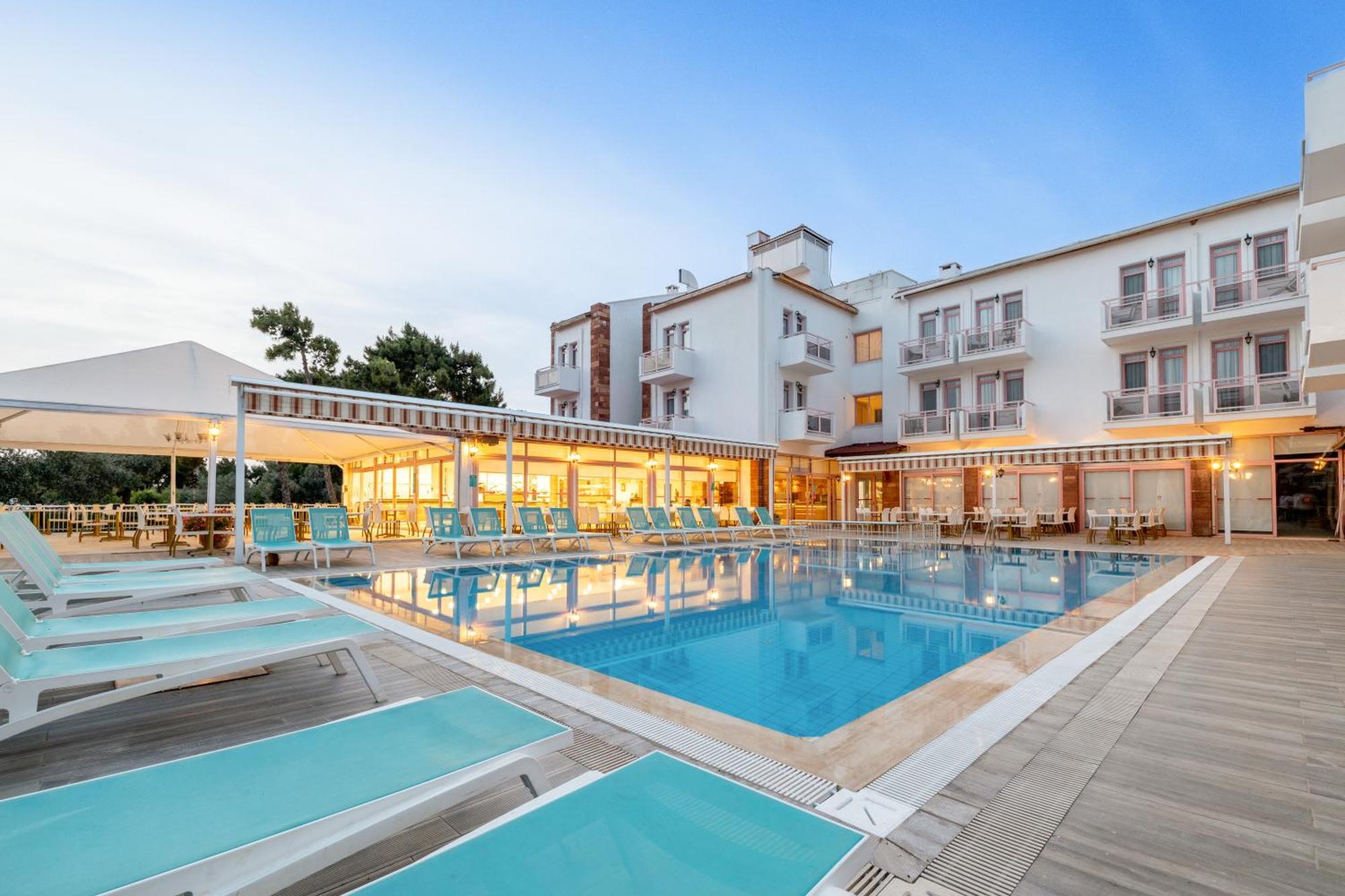 Hanedan Beach Hotel Foca Exterior photo
