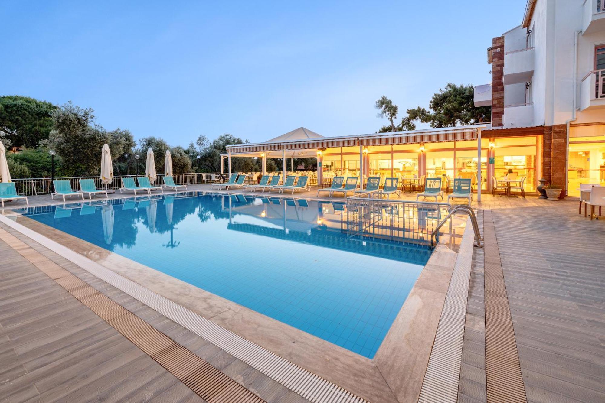 Hanedan Beach Hotel Foca Exterior photo