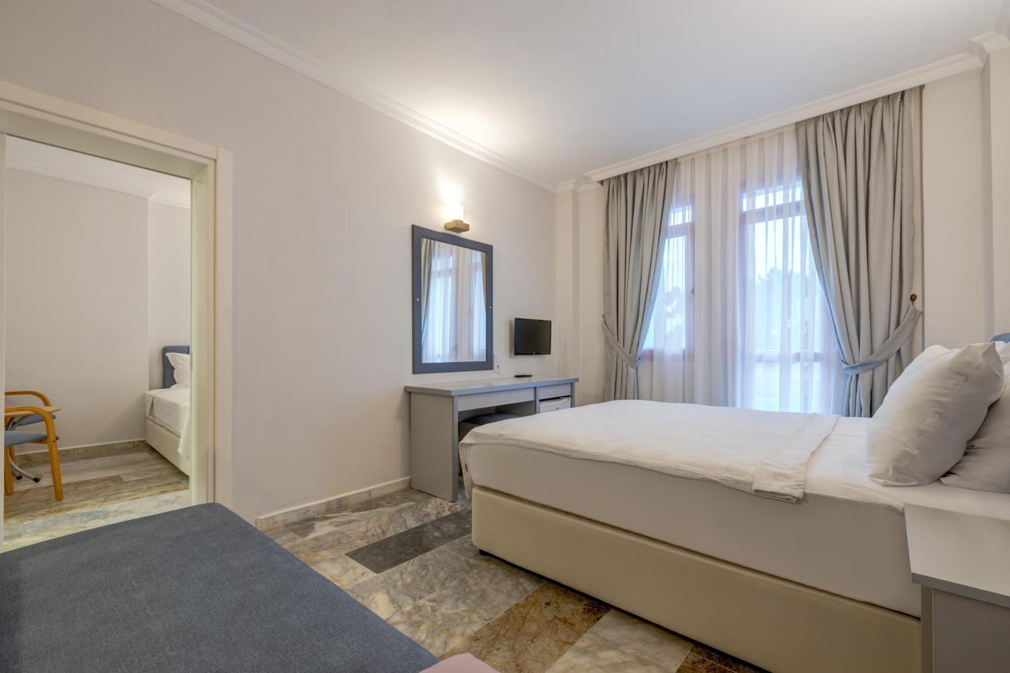 Hanedan Beach Hotel Foca Exterior photo