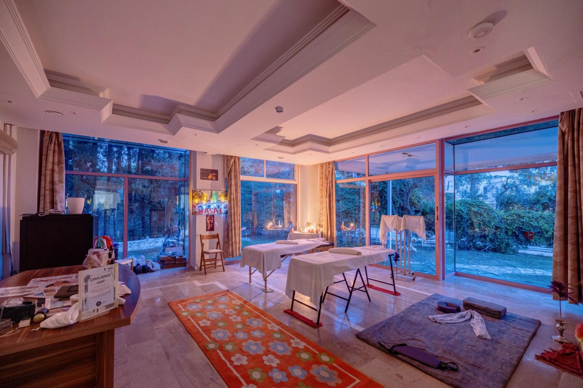 Hanedan Beach Hotel Foca Exterior photo