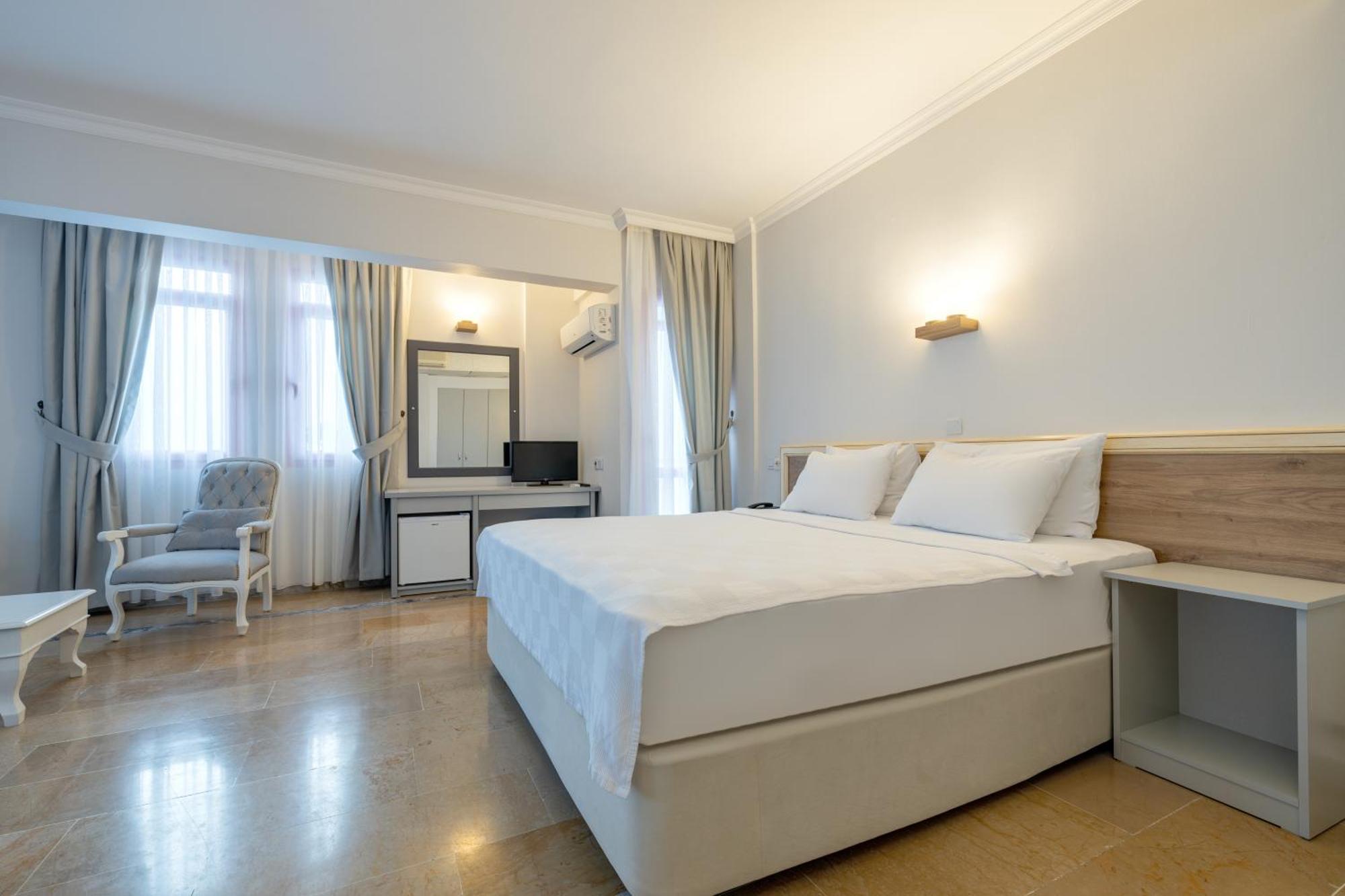 Hanedan Beach Hotel Foca Exterior photo